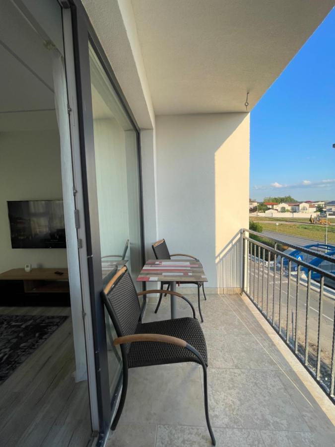 Noah Apartment Self Check-In Otopeni Exterior foto